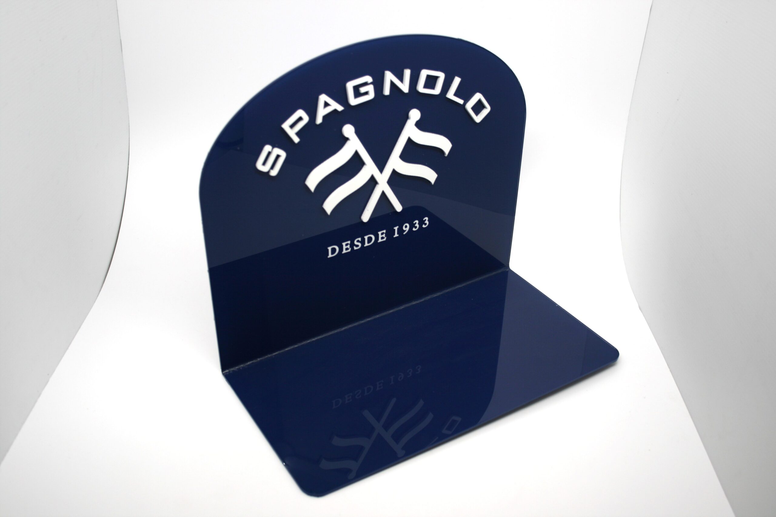 Metacrilato plegado con vinilo y letras en metacrilato blanco - Imagen 2