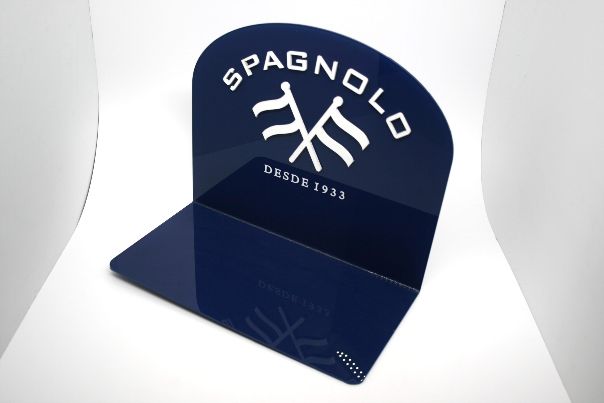 Metacrilato plegado con vinilo y letras en metacrilato blanco - Imagen 3