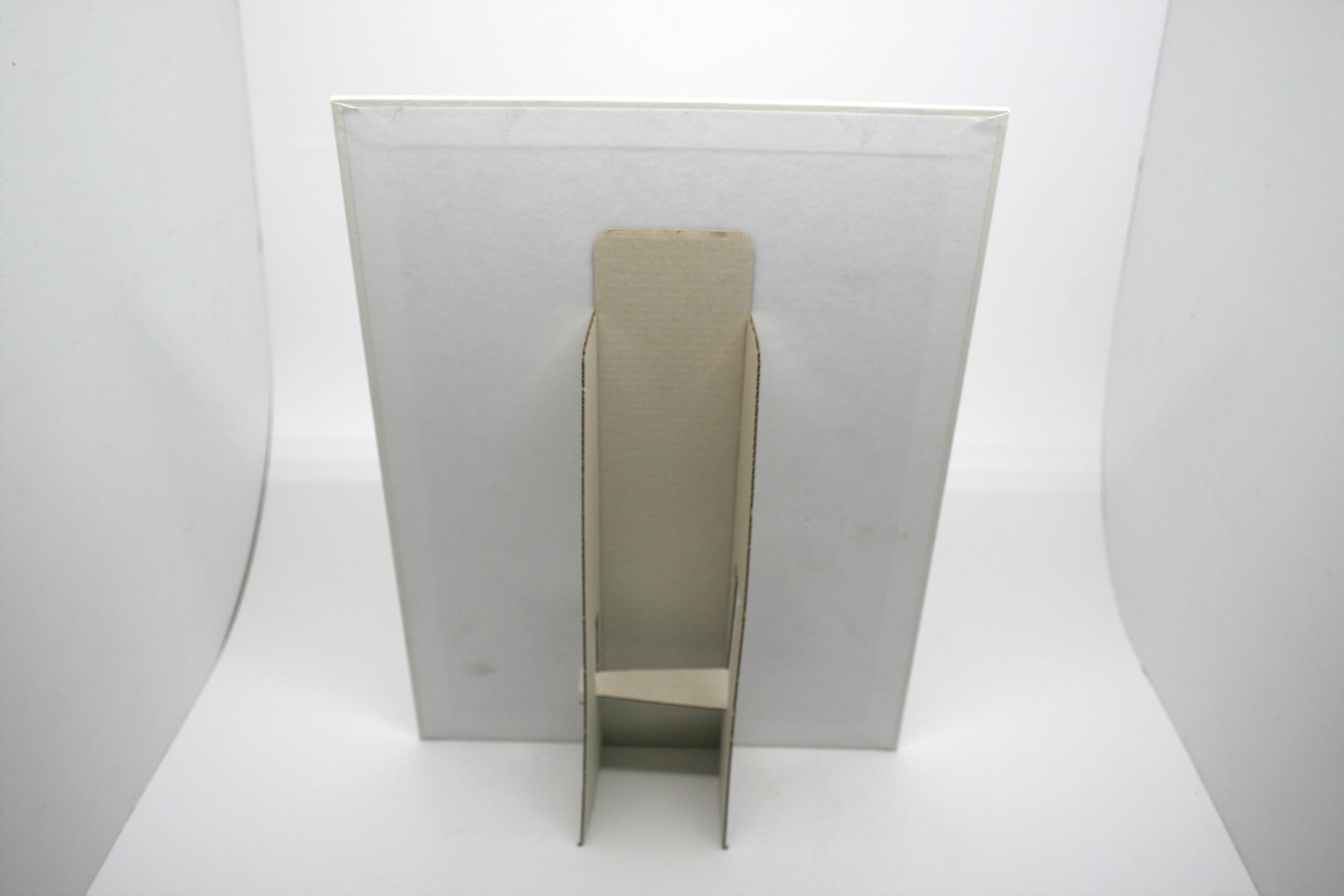 Display en cartón con peana - Imagen 4