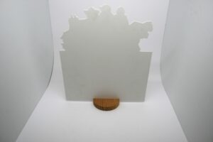 Display en PVC fresado con base de madera - Imagen 4