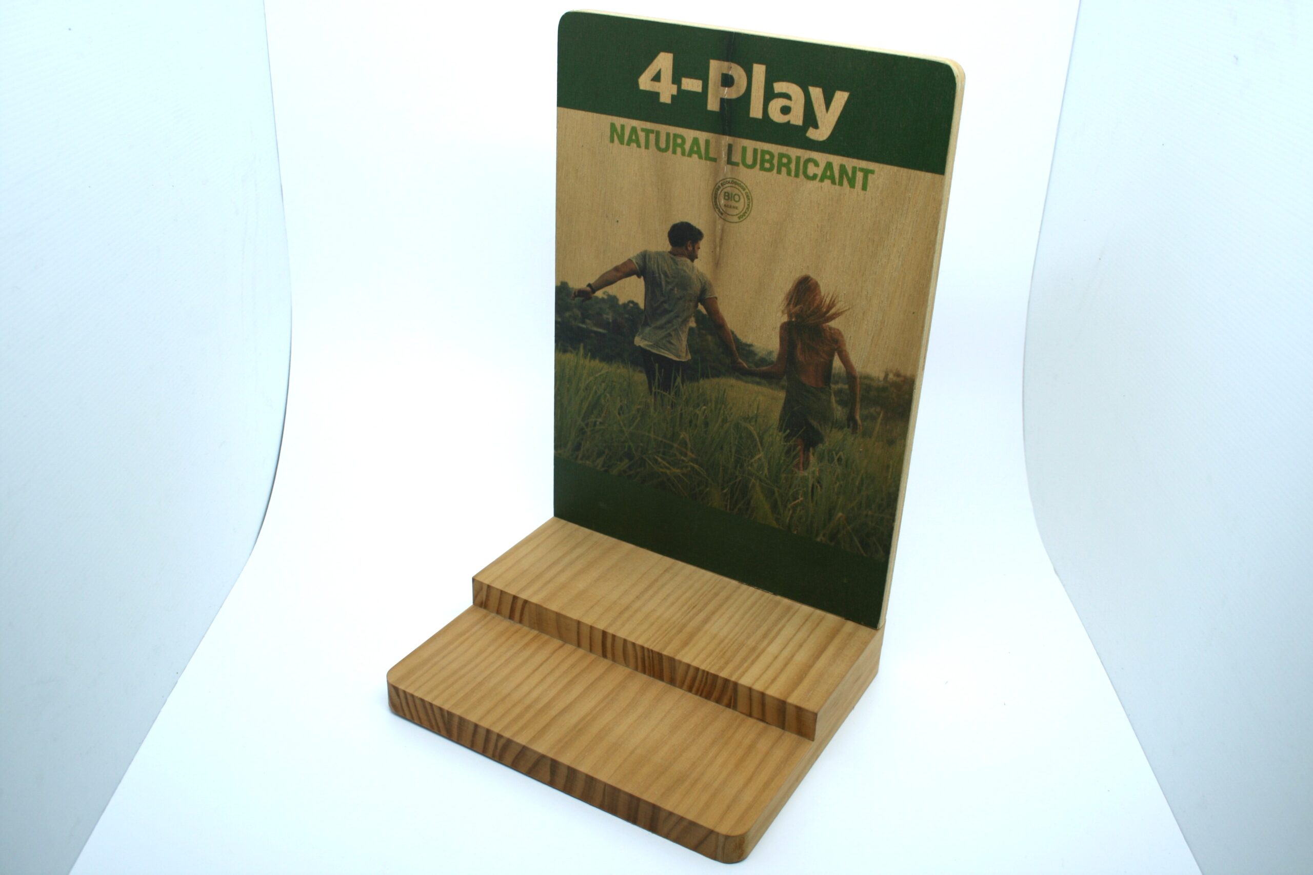 Display en madera con impresión digital y fresado - Imagen 3