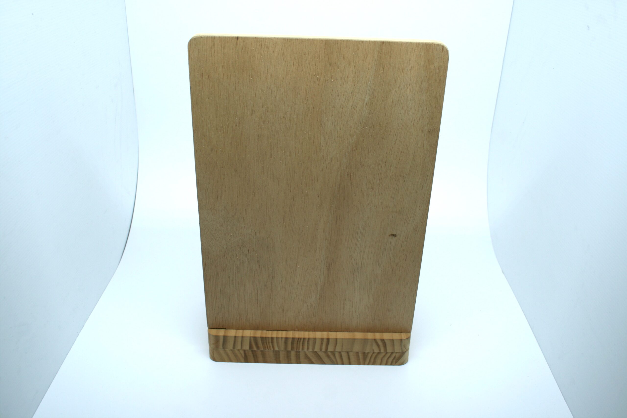 Display en madera con impresión digital y fresado - Imagen 4